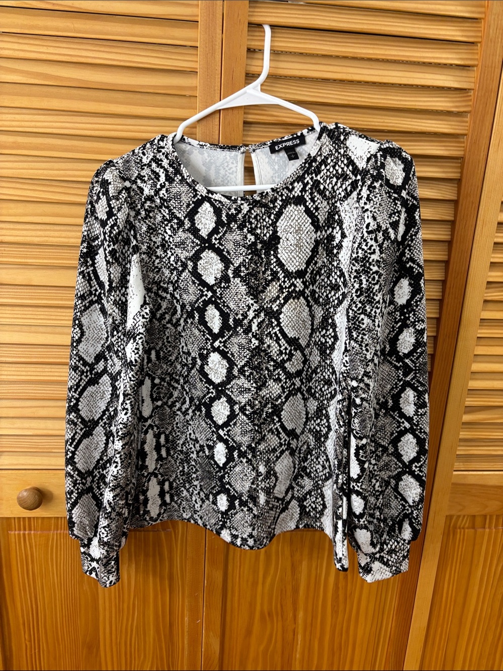 Express Women's Black and White Snake Print Long Sleeve Top